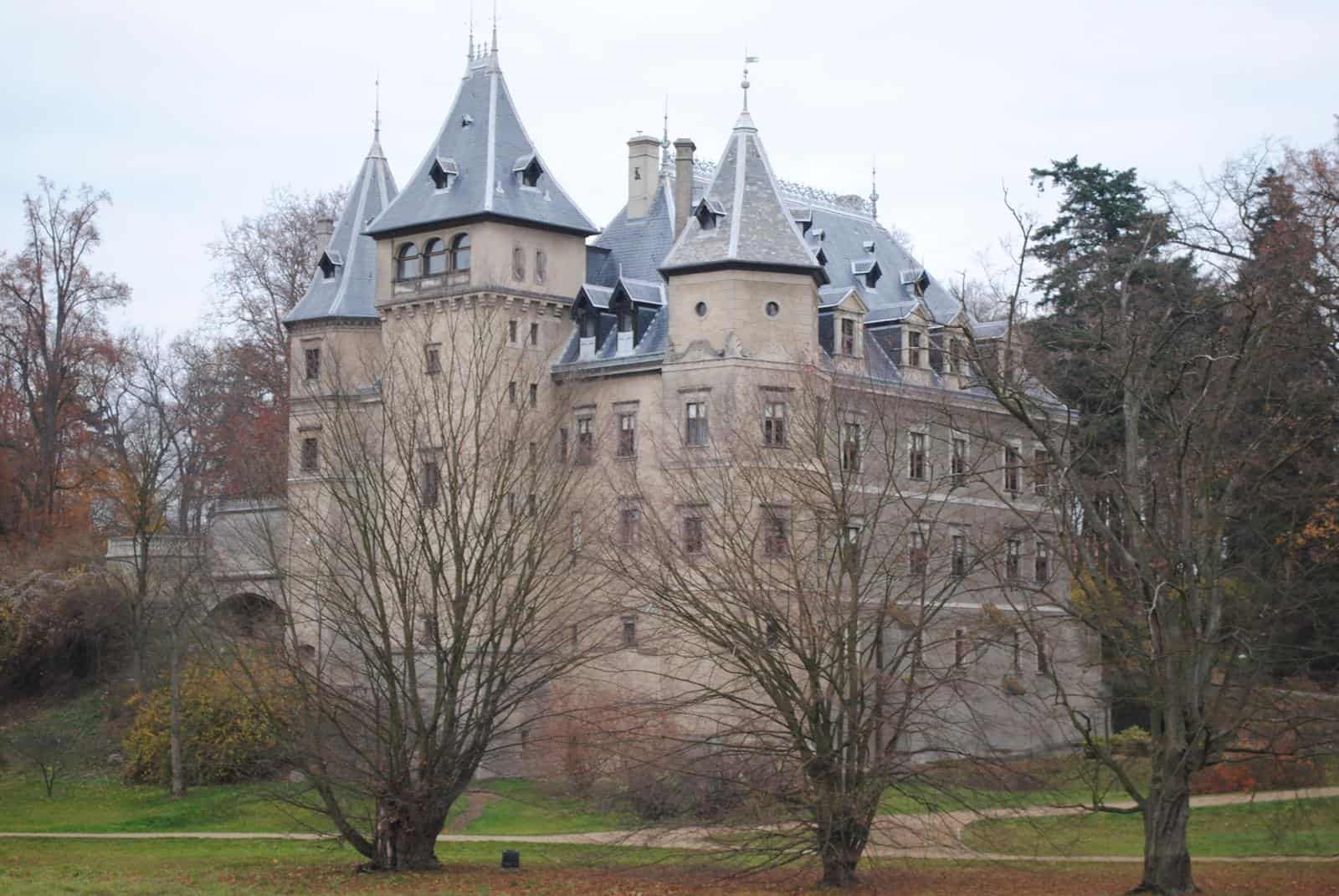 Uczniowie zwiedzą i poznają tajemnice oraz historię zamku - GOŁUCHÓW