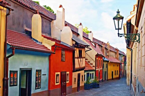 Wycieczki szkolne Złota uliczka PRAGA Wycieczki szkolne Złota uliczka PRAGA